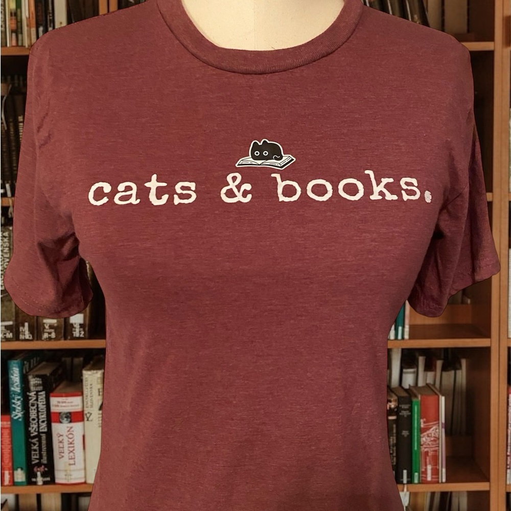 Cats & Books Maroon T-Shirt Cat Lady Book Lover T-shirt size Small NWOT fitted - Picture 4 of 11